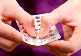Deve-se ou não interromper o uso do anticoncepcional antes da cirurgia?
